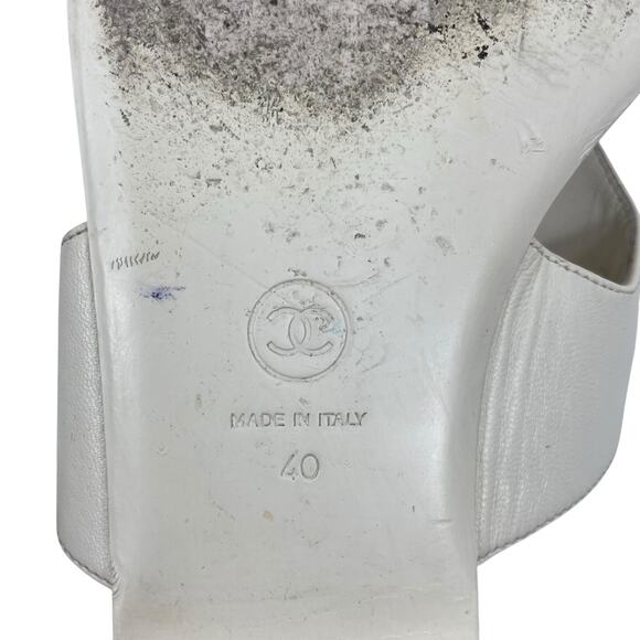 Chanel Pearl & Chain CC Logo Embellished Thong Sandal White Size 40 - Picture 11 of 14